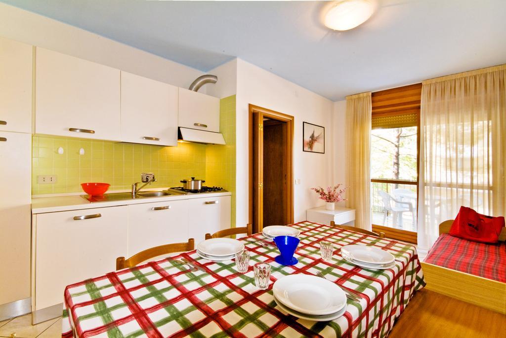 Residence Giuliana Μπιμπιόνε Δωμάτιο φωτογραφία
