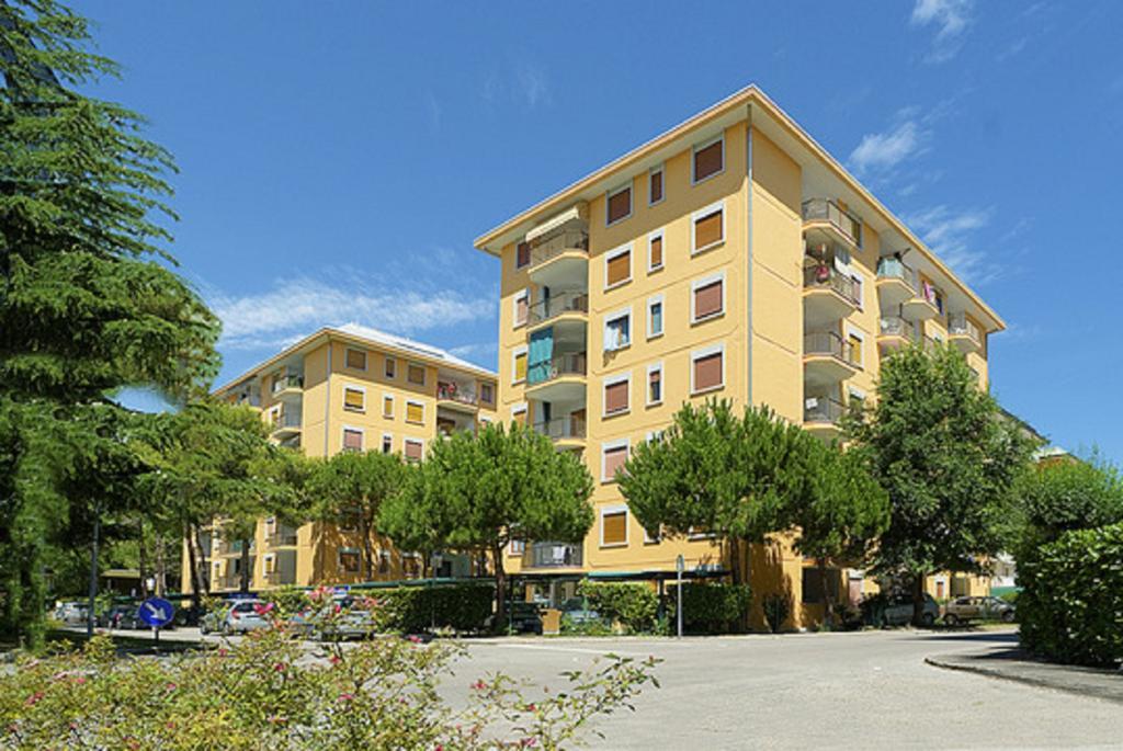 Residence Giuliana Μπιμπιόνε Εξωτερικό φωτογραφία